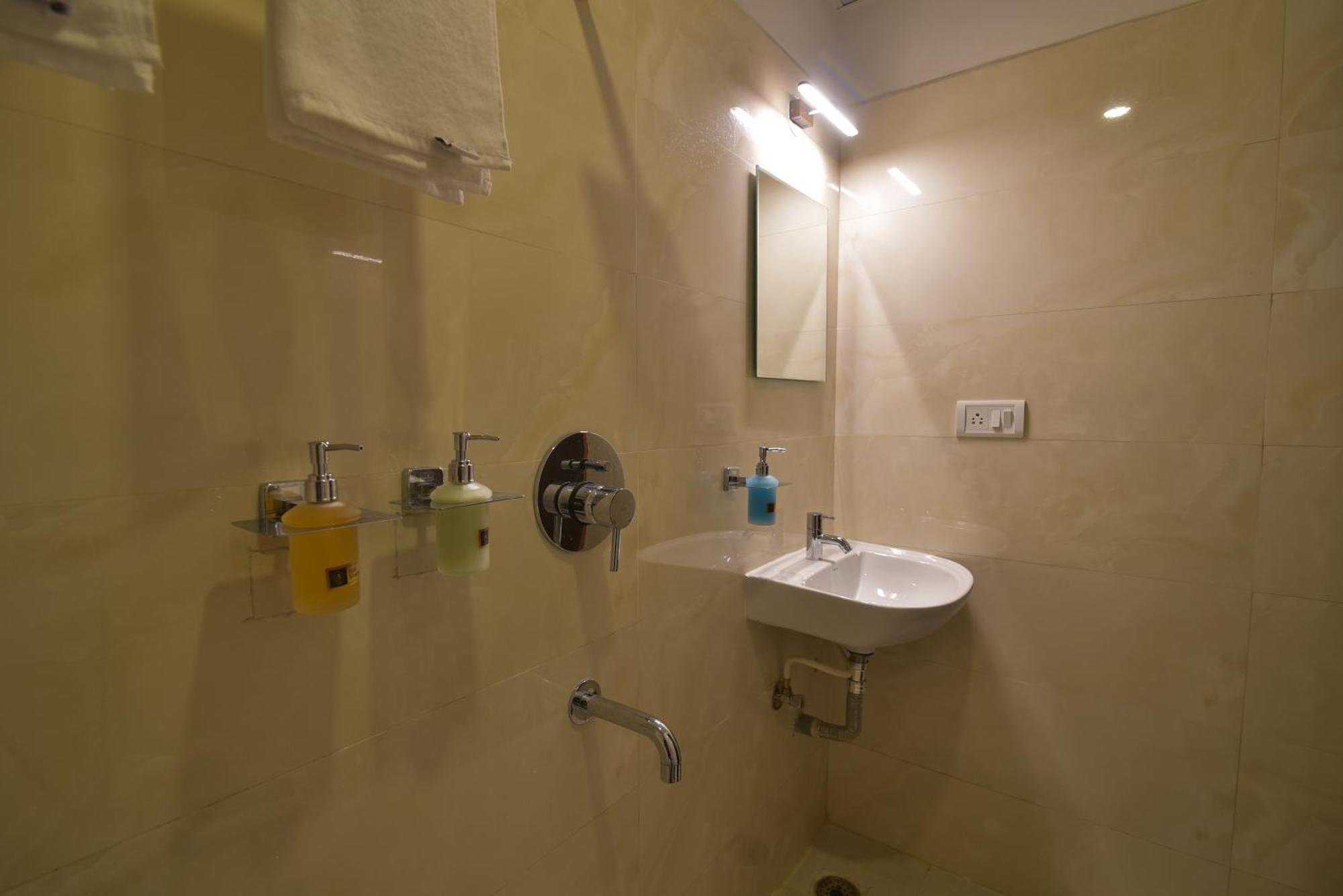 Address 24 Inn Bangalore Dış mekan fotoğraf